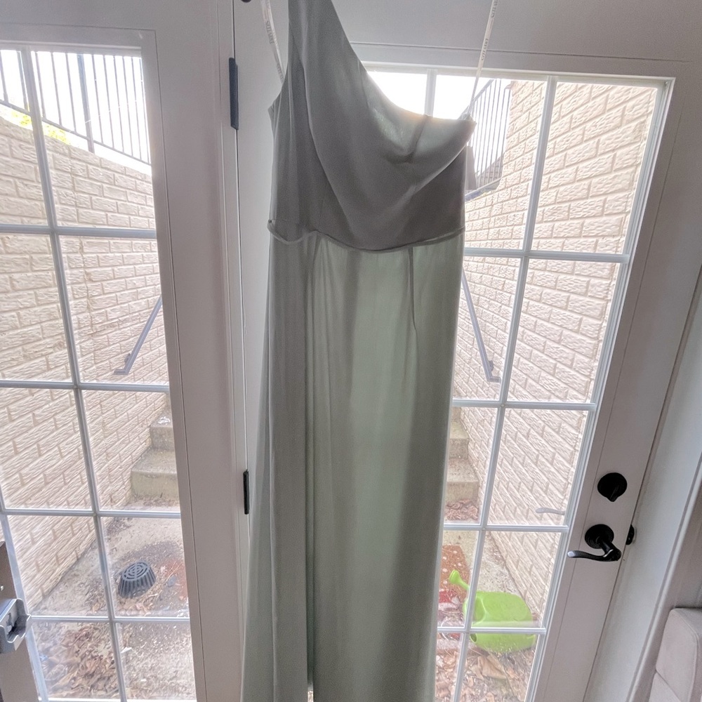 David’s bridal - dress size 8 - tags still on